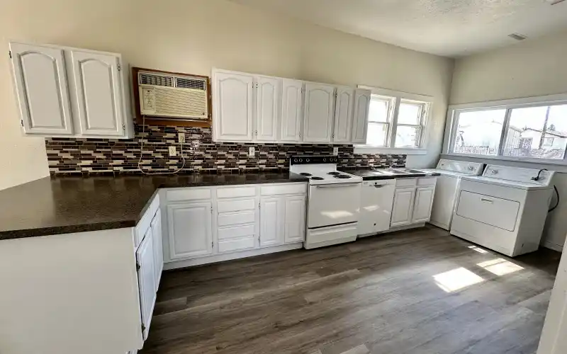 714 Broadway Avenue, Goodland, Kansas 67735, 3 Bedrooms Bedrooms, ,2 BathroomsBathrooms,Home,Sold,Broadway,1094