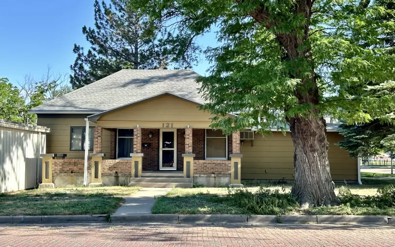 121 W 12th Street, Goodland, Kansas 67735, 3 Bedrooms Bedrooms, ,2 BathroomsBathrooms,Home,For Sale,W 12th,1111