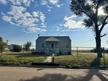 304 North Clark Street, Sharon Springs, Kansas 67758, 4 Bedrooms Bedrooms, ,2 BathroomsBathrooms,Home,Sold,North Clark,1133