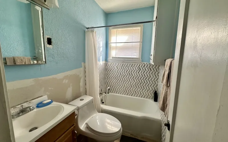 304 North Clark Street, Sharon Springs, Kansas 67758, 4 Bedrooms Bedrooms, ,2 BathroomsBathrooms,Home,Sold,North Clark,1133