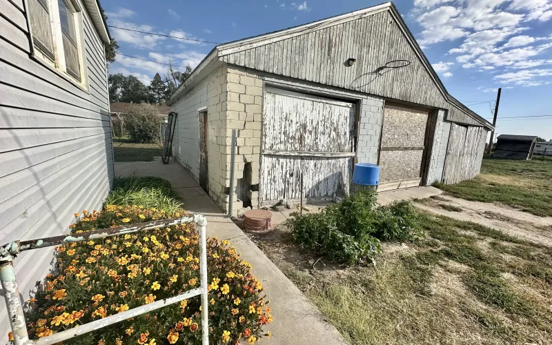 304 North Clark Street, Sharon Springs, Kansas 67758, 4 Bedrooms Bedrooms, ,2 BathroomsBathrooms,Home,Sold,North Clark,1133