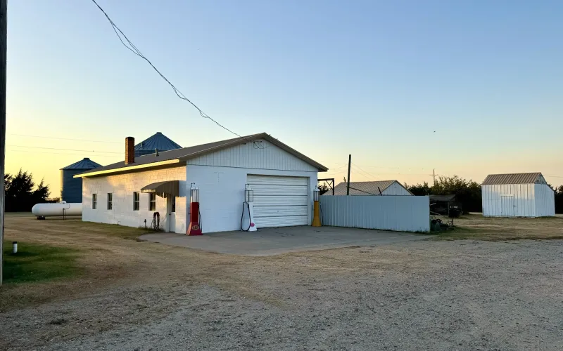 3053 County Road A, Oakley, Kansas, 4 Bedrooms Bedrooms, ,2 BathroomsBathrooms,Home,For Sale,County Road A,1136