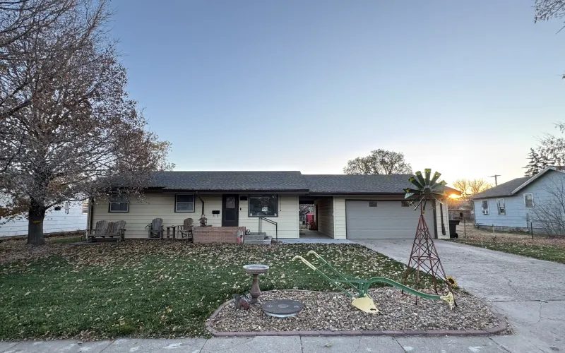 1109 Walnut Avenue, Goodland, Kansas 67735, 4 Bedrooms Bedrooms, ,2 BathroomsBathrooms,Home,Sold,Walnut,1138