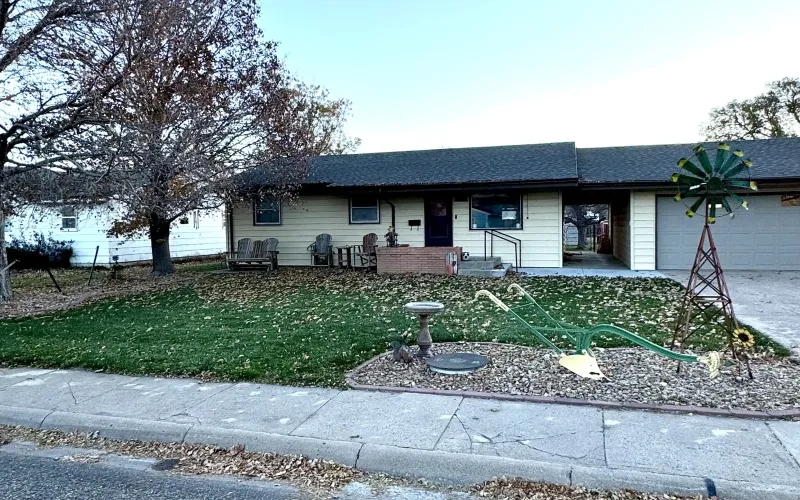 1109 Walnut Avenue, Goodland, Kansas 67735, 4 Bedrooms Bedrooms, ,2 BathroomsBathrooms,Home,Sold,Walnut,1138