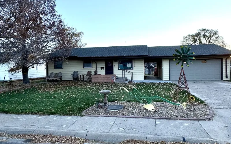 1109 Walnut Avenue, Goodland, Kansas 67735, 4 Bedrooms Bedrooms, ,2 BathroomsBathrooms,Home,Sold,Walnut,1138
