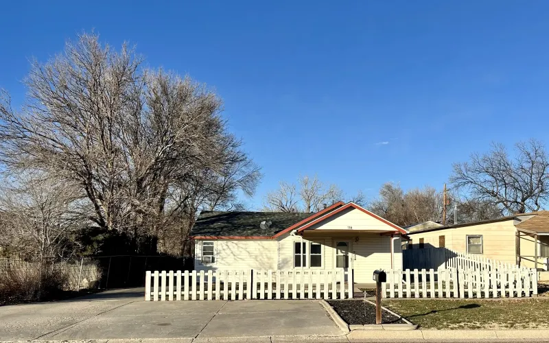 718 W 11th Street, Goodland, Kansas 67735, 3 Bedrooms Bedrooms, ,2 BathroomsBathrooms,Home,For Sale,W 11th,1144