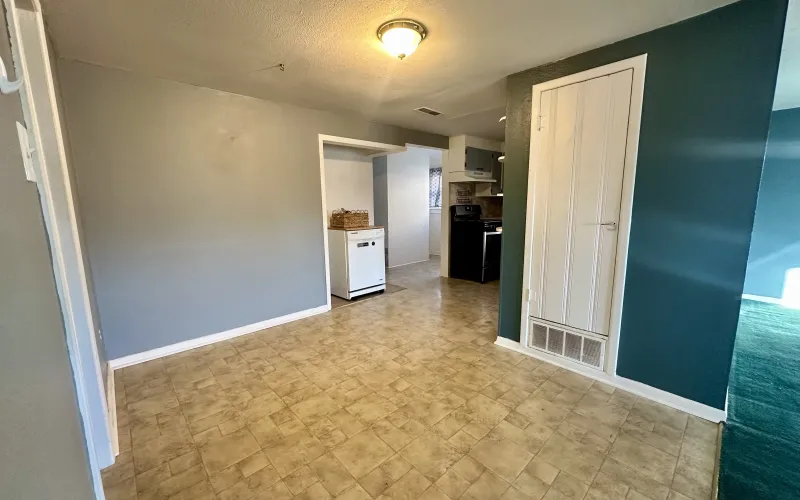 718 W 11th Street, Goodland, Kansas 67735, 3 Bedrooms Bedrooms, ,2 BathroomsBathrooms,Home,For Sale,W 11th,1144