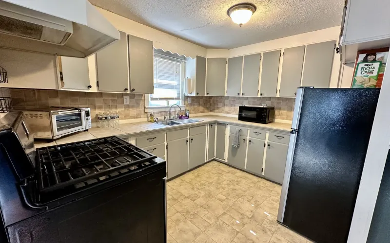 718 W 11th Street, Goodland, Kansas 67735, 3 Bedrooms Bedrooms, ,2 BathroomsBathrooms,Home,For Sale,W 11th,1144