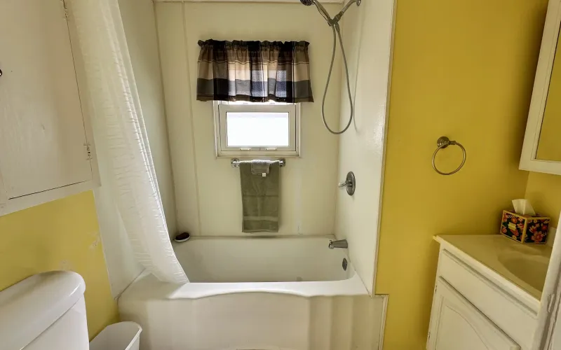 718 W 11th Street, Goodland, Kansas 67735, 3 Bedrooms Bedrooms, ,2 BathroomsBathrooms,Home,For Sale,W 11th,1144