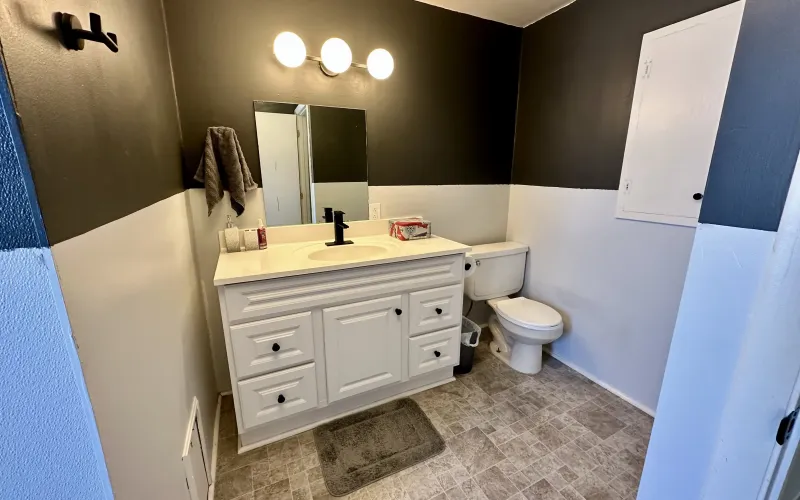 718 W 11th Street, Goodland, Kansas 67735, 3 Bedrooms Bedrooms, ,2 BathroomsBathrooms,Home,For Sale,W 11th,1144