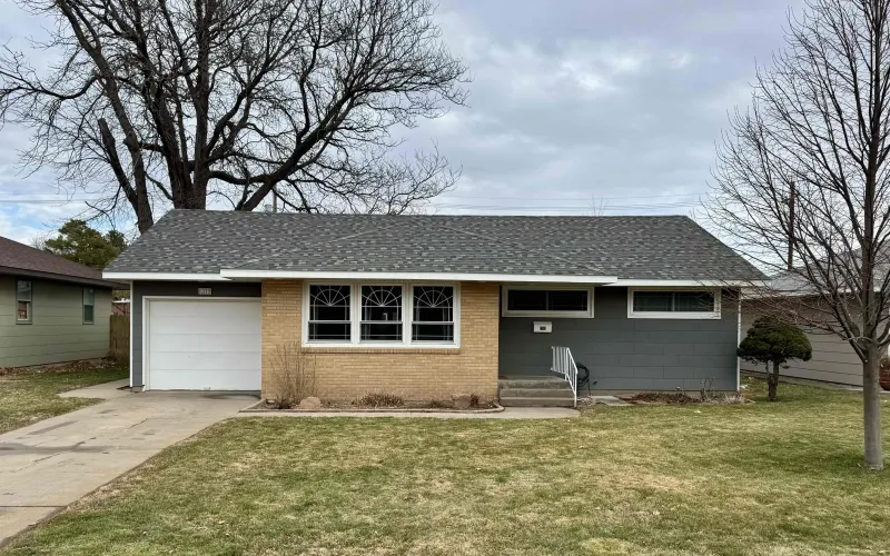 1319 Harrison Ave, Goodland, Kansas 67735, 3 Bedrooms Bedrooms, ,2 BathroomsBathrooms,Home,Sold,Harrison,1145