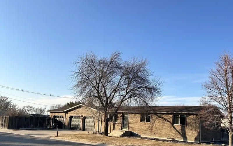 724 E 2nd, Goodland, Kansas 67735, 5 Bedrooms Bedrooms, ,2 BathroomsBathrooms,Home,For Sale,E 2nd,1151