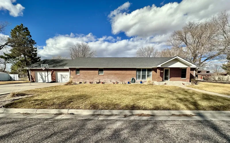 516 E 5th Street, Goodland, Kansas, 4 Bedrooms Bedrooms, ,3 BathroomsBathrooms,Home,For Sale,E 5th Street,1154