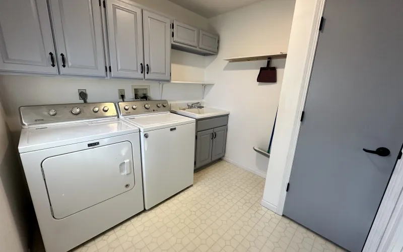 516 E 5th Street, Goodland, Kansas, 4 Bedrooms Bedrooms, ,3 BathroomsBathrooms,Home,For Sale,E 5th Street,1154