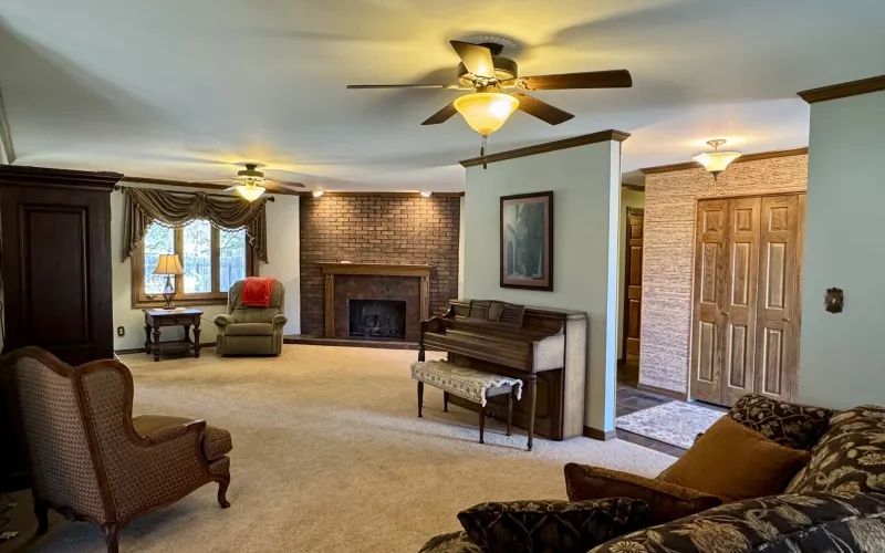 309 Sycamore Rd, Goodland, Kansas 67735, 5 Bedrooms Bedrooms, ,3 BathroomsBathrooms,Home,For Sale,Sycamore,1163