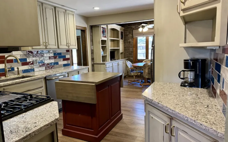 309 Sycamore Rd, Goodland, Kansas 67735, 5 Bedrooms Bedrooms, ,3 BathroomsBathrooms,Home,For Sale,Sycamore,1163