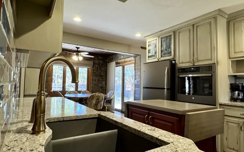 309 Sycamore Rd, Goodland, Kansas 67735, 5 Bedrooms Bedrooms, ,3 BathroomsBathrooms,Home,For Sale,Sycamore,1163