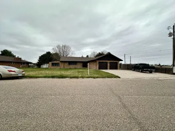 3152 Sunset Drive, Goodland, Kansas 67735, 6 Bedrooms Bedrooms, ,3 BathroomsBathrooms,Home,For Sale,Sunset,1167