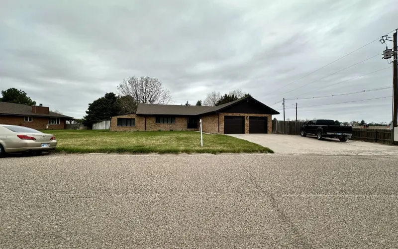 3152 Sunset Drive, Goodland, Kansas 67735, 6 Bedrooms Bedrooms, ,3 BathroomsBathrooms,Home,For Sale,Sunset,1167