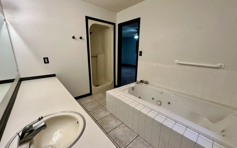 3152 Sunset Drive, Goodland, Kansas 67735, 6 Bedrooms Bedrooms, ,3 BathroomsBathrooms,Home,For Sale,Sunset,1167