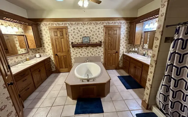 106 N. East, Caney, Kansas 67333, 4 Bedrooms Bedrooms, ,2 BathroomsBathrooms,Home,For Sale,N. East ,1169