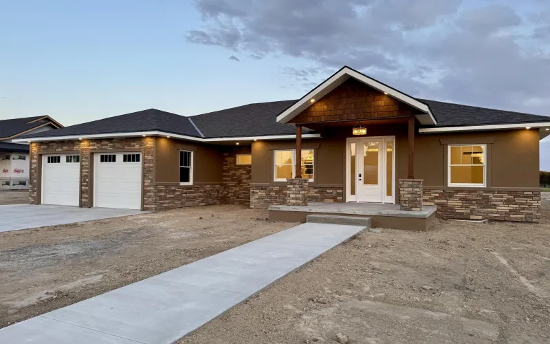 300 Harrison Avenue, Goodland, Kansas 67735, 5 Bedrooms Bedrooms, ,4 BathroomsBathrooms,Home,For Sale,Harrison,1178