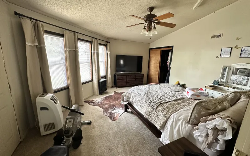 202 N. Main Avenue, Goodland, Kansas 67735, 5 Bedrooms Bedrooms, ,1 BathroomBathrooms,Home,For Sale,N. Main,1180