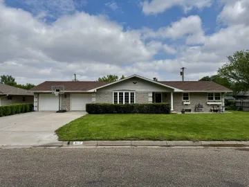 611 Harrison Avenue, Goodland, Kansas 67735, 5 Bedrooms Bedrooms, ,3 BathroomsBathrooms,Home,For Sale,Harrison,1181