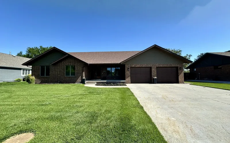 214 Spruce Rd, Goodland, Kansas 67735, 5 Bedrooms Bedrooms, ,3 BathroomsBathrooms,Home,For Sale,Spruce,1184
