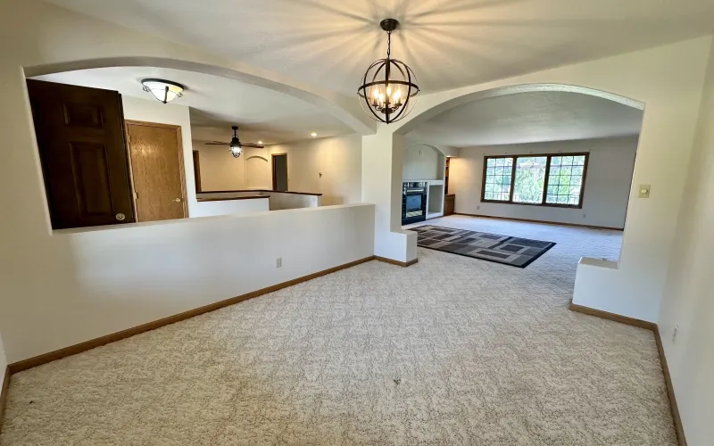 214 Spruce Rd, Goodland, Kansas 67735, 5 Bedrooms Bedrooms, ,3 BathroomsBathrooms,Home,For Sale,Spruce,1184