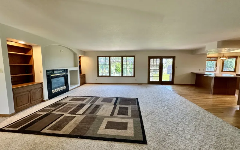 214 Spruce Rd, Goodland, Kansas 67735, 5 Bedrooms Bedrooms, ,3 BathroomsBathrooms,Home,For Sale,Spruce,1184