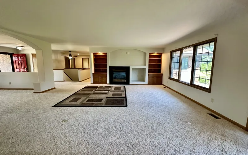 214 Spruce Rd, Goodland, Kansas 67735, 5 Bedrooms Bedrooms, ,3 BathroomsBathrooms,Home,For Sale,Spruce,1184