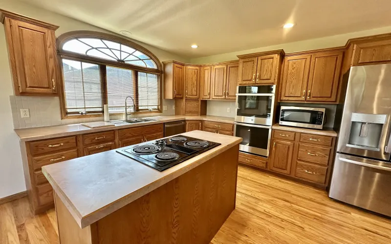 214 Spruce Rd, Goodland, Kansas 67735, 5 Bedrooms Bedrooms, ,3 BathroomsBathrooms,Home,For Sale,Spruce,1184