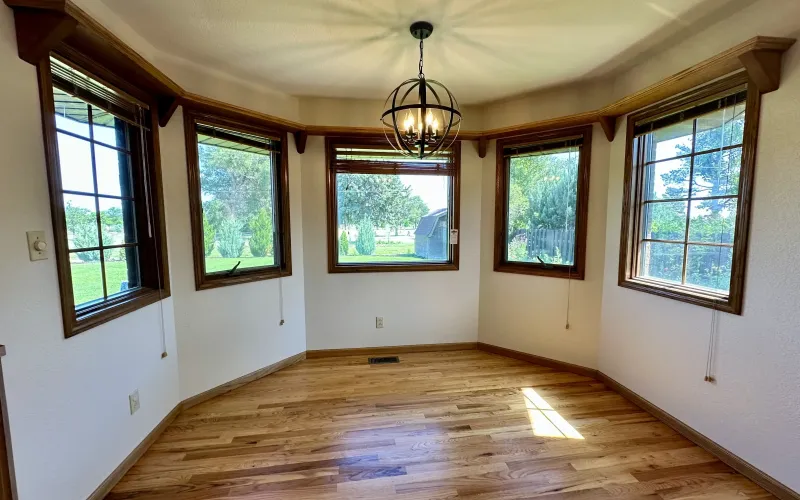 214 Spruce Rd, Goodland, Kansas 67735, 5 Bedrooms Bedrooms, ,3 BathroomsBathrooms,Home,For Sale,Spruce,1184