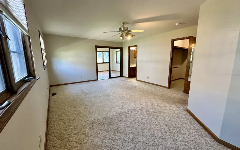 214 Spruce Rd, Goodland, Kansas 67735, 5 Bedrooms Bedrooms, ,3 BathroomsBathrooms,Home,For Sale,Spruce,1184