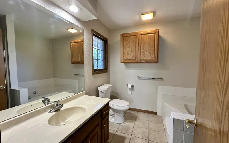 214 Spruce Rd, Goodland, Kansas 67735, 5 Bedrooms Bedrooms, ,3 BathroomsBathrooms,Home,For Sale,Spruce,1184