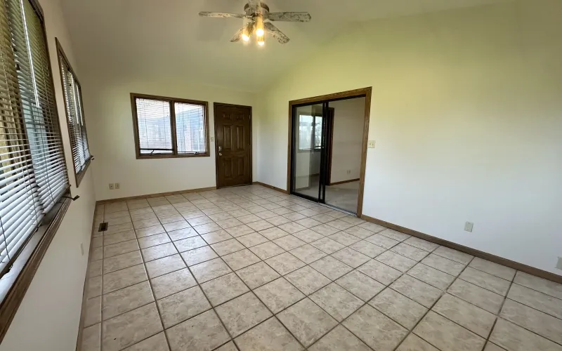 214 Spruce Rd, Goodland, Kansas 67735, 5 Bedrooms Bedrooms, ,3 BathroomsBathrooms,Home,For Sale,Spruce,1184