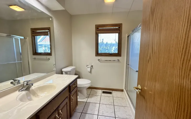 214 Spruce Rd, Goodland, Kansas 67735, 5 Bedrooms Bedrooms, ,3 BathroomsBathrooms,Home,For Sale,Spruce,1184