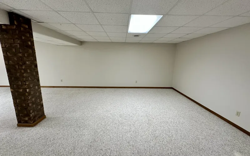 214 Spruce Rd, Goodland, Kansas 67735, 5 Bedrooms Bedrooms, ,3 BathroomsBathrooms,Home,For Sale,Spruce,1184