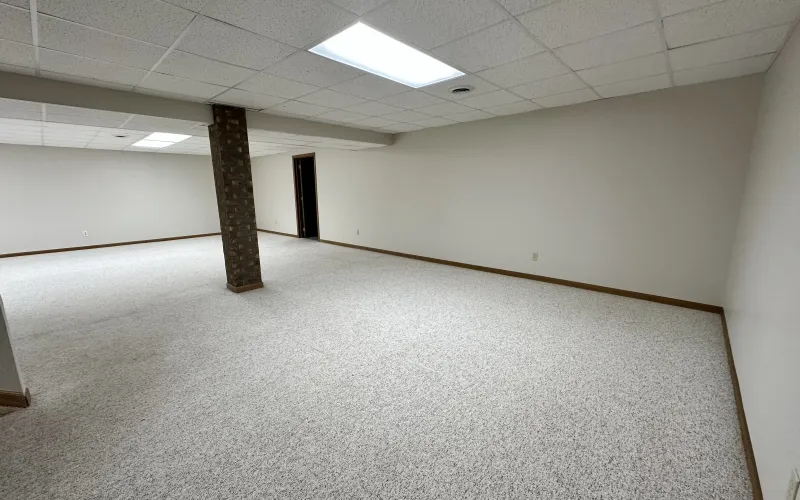 214 Spruce Rd, Goodland, Kansas 67735, 5 Bedrooms Bedrooms, ,3 BathroomsBathrooms,Home,For Sale,Spruce,1184