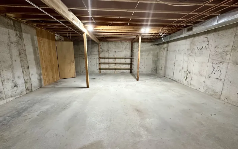 214 Spruce Rd, Goodland, Kansas 67735, 5 Bedrooms Bedrooms, ,3 BathroomsBathrooms,Home,For Sale,Spruce,1184
