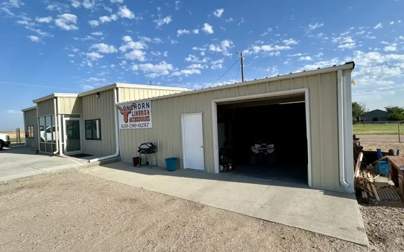 2790 Anderson, Garden City, Kansas 67846, 10 Rooms Rooms,2 BathroomsBathrooms,Office,For Sale,Anderson,1186
