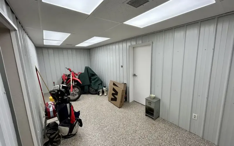 2790 Anderson, Garden City, Kansas 67846, 10 Rooms Rooms,2 BathroomsBathrooms,Office,For Sale,Anderson,1186