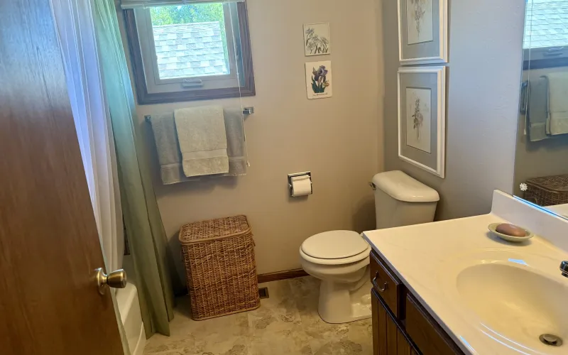 779 Woodland Lane, Goodland, Kansas 67735, 4 Bedrooms Bedrooms, ,3 BathroomsBathrooms,Home,For Sale,Woodland ,1187