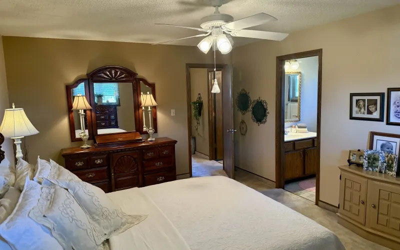 779 Woodland Lane, Goodland, Kansas 67735, 4 Bedrooms Bedrooms, ,3 BathroomsBathrooms,Home,For Sale,Woodland ,1187