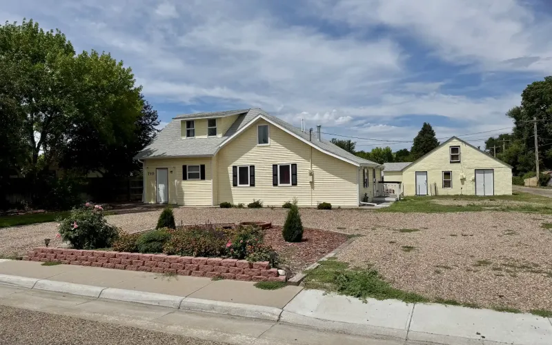 710 East 12th, Goodland, Kansas 67735, 3 Bedrooms Bedrooms, ,2 BathroomsBathrooms,Home,For Sale,East 12th,1189