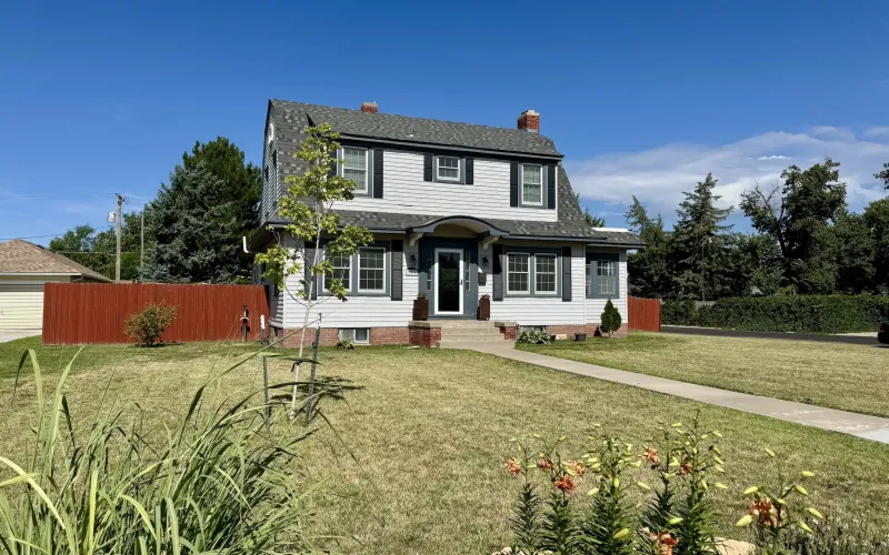 704 Main Avenue, Goodland, Kansas 67735, 3 Bedrooms Bedrooms, ,2 BathroomsBathrooms,Home,For Sale,Main,1194