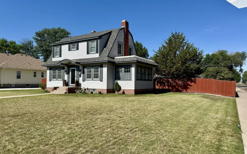 704 Main Avenue, Goodland, Kansas 67735, 3 Bedrooms Bedrooms, ,2 BathroomsBathrooms,Home,For Sale,Main,1194