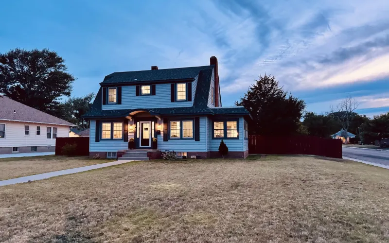 704 Main Avenue, Goodland, Kansas 67735, 3 Bedrooms Bedrooms, ,2 BathroomsBathrooms,Home,For Sale,Main,1194