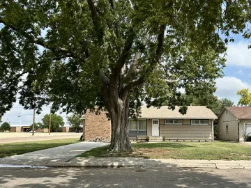 1301 Arcade Avenue, Goodland, Kansas 67735, 3 Bedrooms Bedrooms, ,2 BathroomsBathrooms,Home,For Sale,Arcade,1200